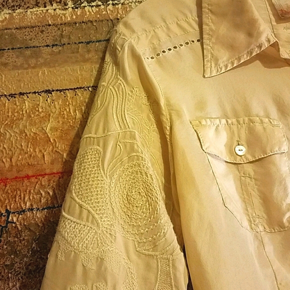 Da-Nang Vintage 100% washable silk buttondown top - Picture 2 of 6